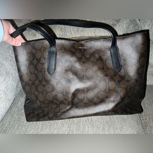 Coach tote, perfect for  Mac book or any other laptop.